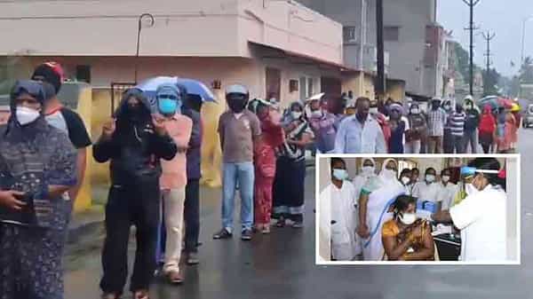 Vaccination: ఎంత విచిత్రం.. అమ్మ బాబోయ్ అన్నవారే ఇప్పుడు భారీ వర్షంలో క్యూ కట్టారు