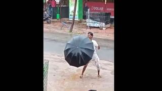 Viral Video: తిక్క కుదిరింది.. బైక్‌పై వెళ్తున్న ఇద్దరు యువకుల్ని బెదిరించిన గజరాజు.. వీడియో