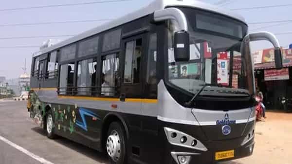 Telangana Crime News: సీట్లో బ్యాగ్ను ఉంచి టికెట్ తీసుకోవడానికి వెళ్లాడు.. అంతే ఫసక్.. భారీ చోరీ