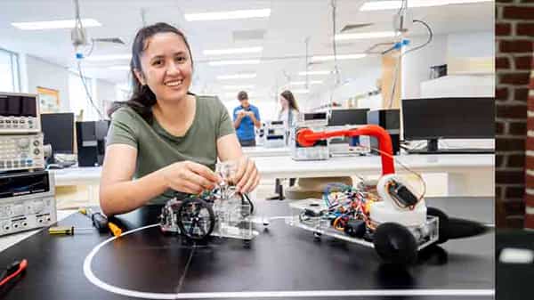 Engineering courses: ఇక చదివేయండి.. ఇంగ్లీష్లో కాదు.. తెలుగులో కూడా బీటెక్..