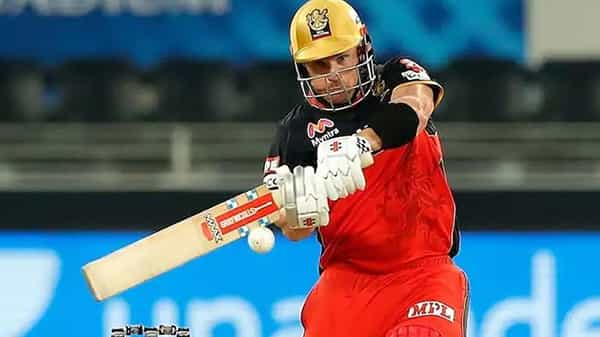 టీ20 క్రికెట్లో సునామీ.. 10 సిక్సర్లు.. 26 బంతుల్లో 124 పరుగులు.. మాజీ ఆర్సీబీ ప్లేయర్ విధ్వంసం!