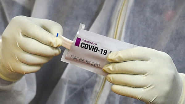 Covid-19 Fake Report: భార్య నుంచి దూరంగా ఉండేందుకు ప్లాన్.. కరోనా ఫేక్ రిపోర్ట్తో వేషాలు.. ఆ తర్వాత ఏమైందంటే..?