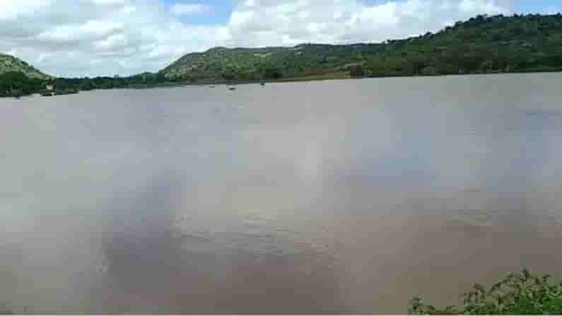 Gangireddy Pond : అనంతపురంజిల్లా గంగిరెడ్డిపల్లి చెరువుకు గండి, పంట పొలాల్లోకి నీరు.. వాణిజ్య పంటలకు నష్టం.!