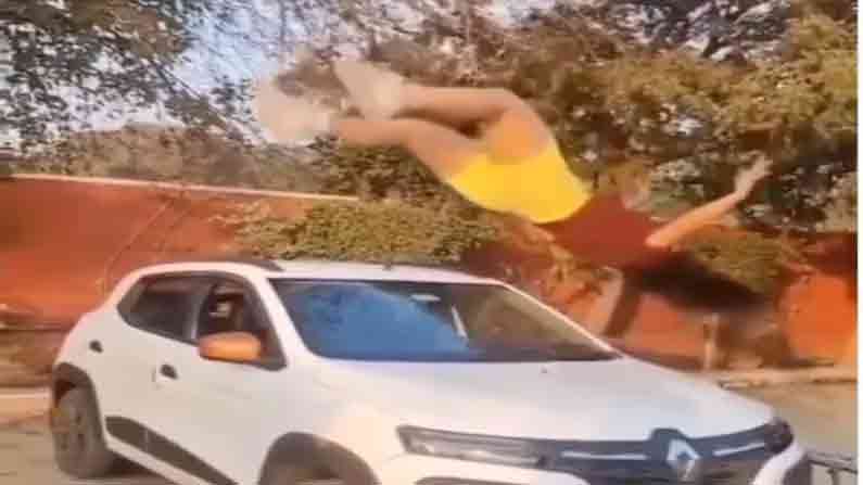 Shocking Video: అమ్మాయి కారు పైనుండి జంప్ చేసింది.. వీడియో చూస్తే షాక్ అవుతారు..
