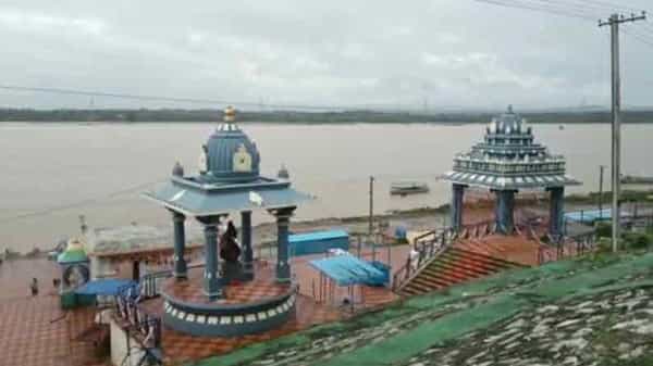 Godavari : గోదారమ్మ పరవళ్లు.. భద్రాచలం దగ్గర పెరిగిపోతోన్న నీటిమట్టం, కృష్ణా పరివాహకప్రాంత ప్రాజెక్టులకు జలసరి