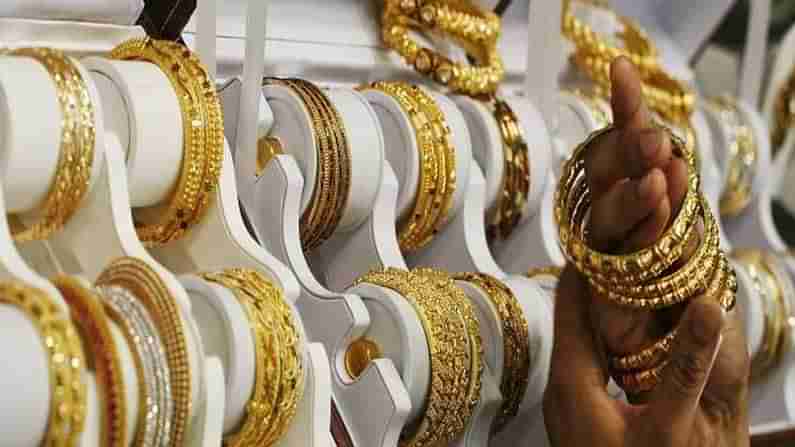 Gold and Silver Price: పసిడి ప్రియులకు షాక్.. స్వల్పంగా పెరిగిన బంగారం ధరలు.. వెండి కూడా..