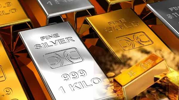Gold and Silver Price Today: దేశీయంగా దిగి వచ్చిన బంగారం, వెండి ధరలు.. పలు నగరాల్లో స్వల్పంగా పెరుగుదల..!