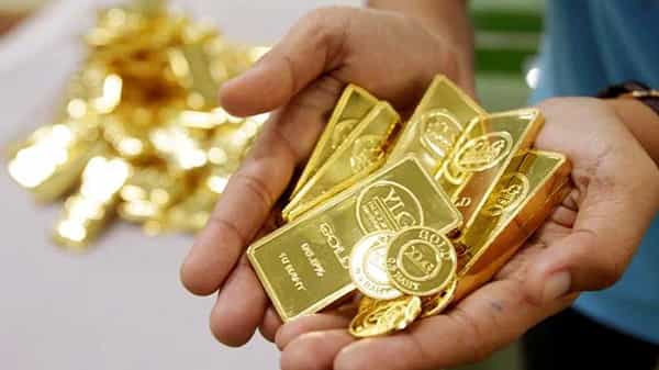 Gold Price Today: బంగారం ప్రియులకు గుడ్న్యూస్.. దిగి వస్తున్న పసిడి ధరలు.. ఏ నగరంలో ఎంత ధర ఉందంటే..!