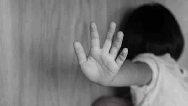 Hyderabad: హైదరాబాద్లో దారుణం.. కంటికి రెప్పలా కాపాడాల్సిన వాడే కాటేశాడు.. అన్నంలో నిద్ర మాత్రలు కలిపి మరీ..