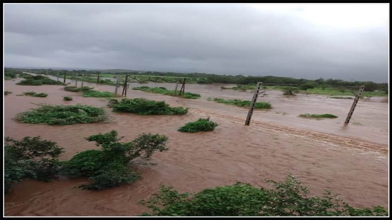 Heavy Rains In Mumbai And Maharashtra Rescue Teams Train Services Hit Sc Railway Cancel Train Services 4