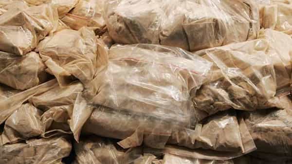 Heroin Seized: ముంబైలో రూ.300 కోట్ల విలువ చేసే భారీగా హెరాయిన్ పట్టివేత.. డీఆర్ఐ అధికారుల అదుపులో ఇద్దరు
