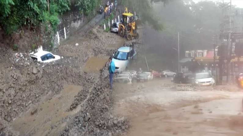 హిమాచల్‌ప్రదేశ్‌లో ఆకస్మిక వరదలు.. లోతట్టు ప్రాంతాలు జలమయం.. స్తంభించిన రహదారులు!