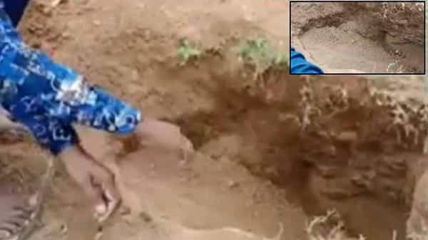హైదరాబాద్ పాతబస్తీ స్మశానవాటికలో దొంగలు పడ్డారు.. ఏకంగా గుంతను తవ్వి శవాన్నే ఎత్తుకెళ్లారు..!
