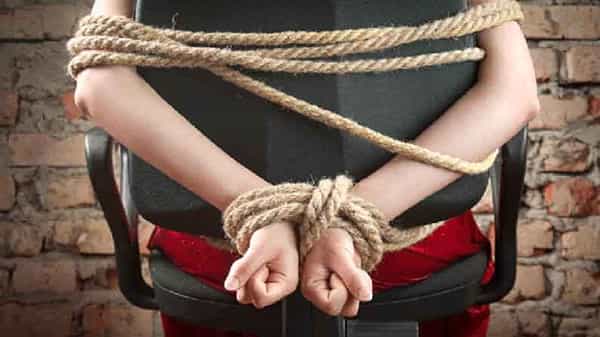 Girl Kidnaped: నిన్న కనిపించకుండాపోయిన ఆరేళ్ల చిన్నారి.. తీవ్ర గాయాలతో ప్రత్యక్షం..!
