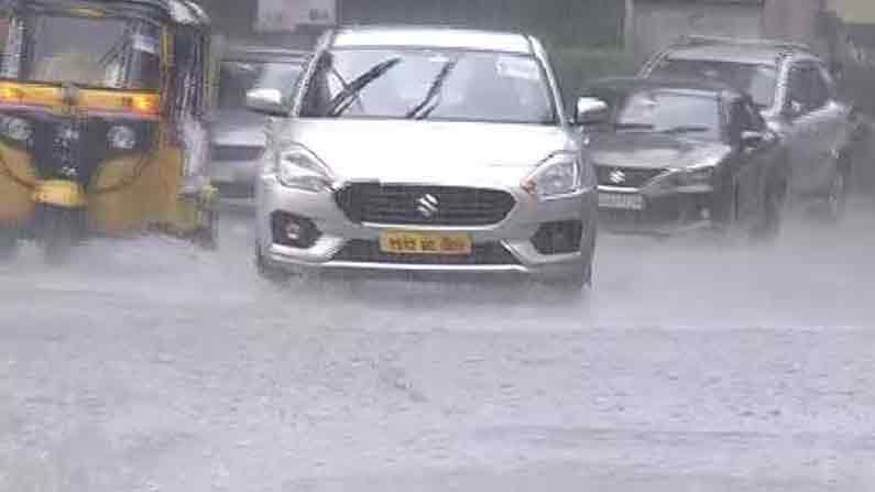 Hyderabad Rains: హైదరాబాద్‌లో దంచికొడుతున్న వాన.. జలమయం అయిన పలు ప్రాంతాలు..
