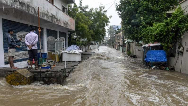 Hyderabad Rains: పేరుకే ‘భాగ్యనగరం’.. చిన్నపాటి వర్షం పడిందో ‘బాధల నగరమే’.. ఈ సమస్యలకు కారణాలేంటంటే..