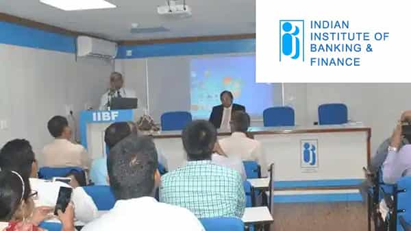 IIBF Recruitment: ఇండియన్ ఇన్స్టిట్యూట్ ఆఫ్ బ్యాంకింగ్ అండ్ ఫైనాన్స్లో ఉద్యోగాలు.. రూ. 6 లక్షల వార్షిక వేతనం..