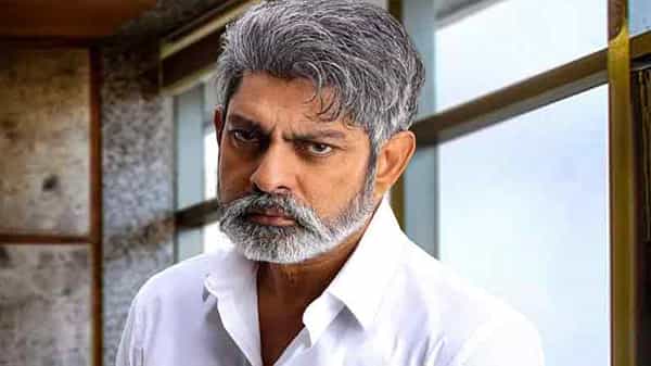Jagapathi Babu: రాజకీయ నాయకుడిగా జగ్గుభాయ్ న్యూలుక్.. పొలిటికల్ ఎంట్రీపై క్లారిటి ఇచ్చిన హీరో..
