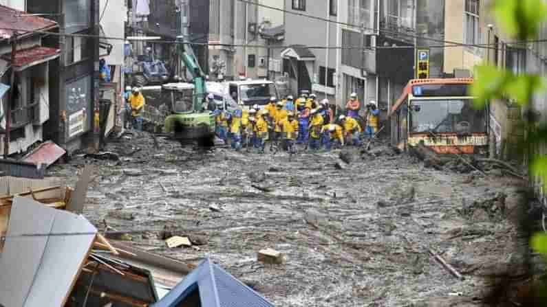 Japan Floods: జపాన్ లో భారీ వర్షాలు, వరదలు .. విరిగిపడిన కొండచరియలు 27మంది గల్లంతు..వారికోసం గాలింపు