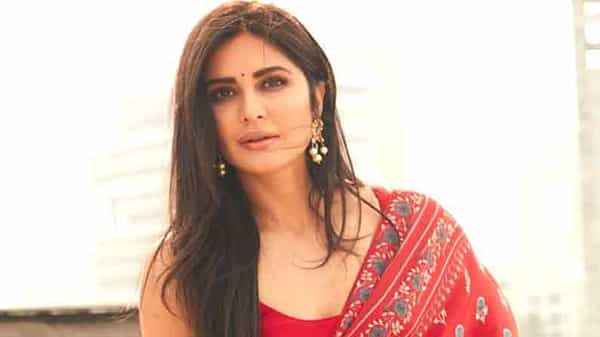 Katrina Kaif: రెడ్ స్విమ్ సూట్లో అందాల కత్రీనా.. అభిమానులకు ధన్యవాదాలు తెలుపుతూ.. సర్ప్రైజ్ ఫొటో..