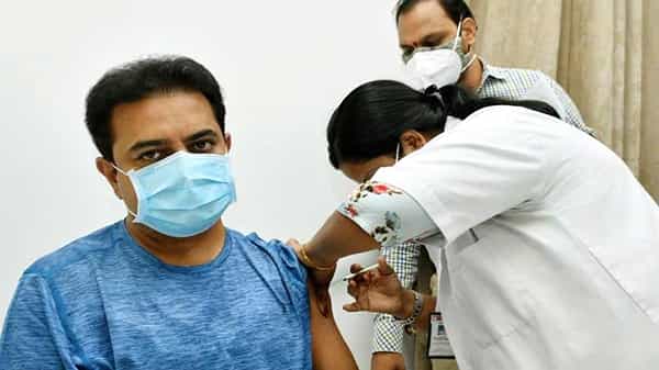 KTR Vaccinated: కోవిడ్ వాక్సిన్ ఫస్ట్ డోస్ తీసుకున్న మంత్రి కేటీఆర్.. ఫ్రంట్లైన్ వారియర్స్కు సోషల్ మీడియా వేదికగా కృతఙ్ఞతలు