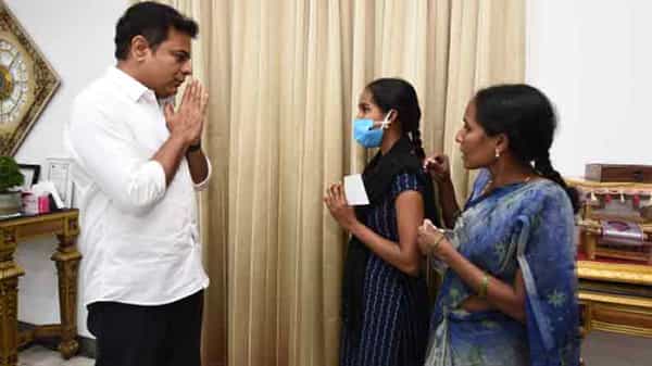 KTR: మరోసారి తన మానవతను, మంచి మనసును చాటుకున్న మంత్రి కేటీఆర్