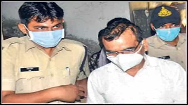 IAS Officer: కోర్టు కళ్ళు కప్పలేకపోయాడు..ప్రమోషన్ కొట్టేసినా.. చిక్కుల్లో పడి ఆ ఐఏఎస్ అధికారి అరెస్టయ్యాడు..ఎక్కడంటే ?