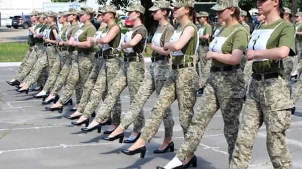 Ukrainian: హై హీల్స్ తో మహిళా సైనికుల మార్చ్ ఫాస్ట్..! ఉక్రెయిన్ అధికారులపై తీవ్ర విమర్శలు