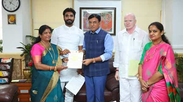 NEET Exam Centre: రాజమండ్రిలో నీట్ పరీక్ష కేంద్రం ఏర్పాటుకు వైసీపీ ఎంపీల వినతి.. ఉభయగోదావరి జిల్లాల విద్యార్థులకు ఊరట దక్కేనా.?