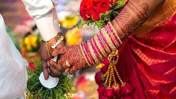 గంటలో పెళ్లి.. ఇంతలో పోలీసులు ఎంట్రీ.. ఎగిరి గంతేసిన వధువు.. అసలేం జరిగిందంటే?