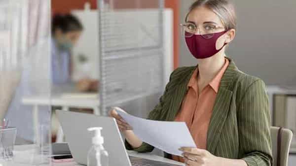 Skin Care: ఎక్కువ గంటలు మాస్క్ ధరించడం వలన చర్మ సమస్యలు.. ఈ జాగ్రత్తలు పాటించాల్సిందే..