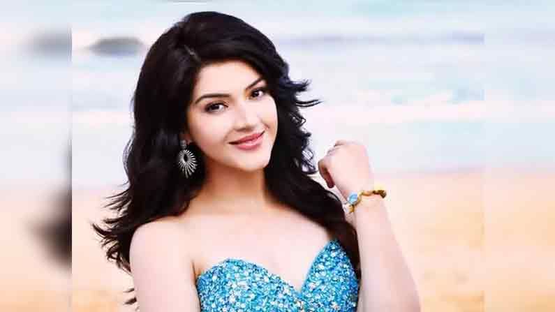 Mehreen Pirzada: నెట్టింట్లో 'ఎఫ్ 2' బ్యూటీ మరో రచ్చ.. అలాంటి ఆడవాళ్లు ప్రమాదకరం అంటూ..