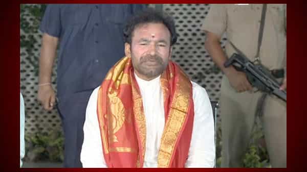G Kishan Reddy: పర్యాటక శాఖ బాధ్యతలు చేపట్టిన కిషన్రెడ్డి... ఫ్యామిలీతో కలిసి కార్యాలయంలో పూజలు