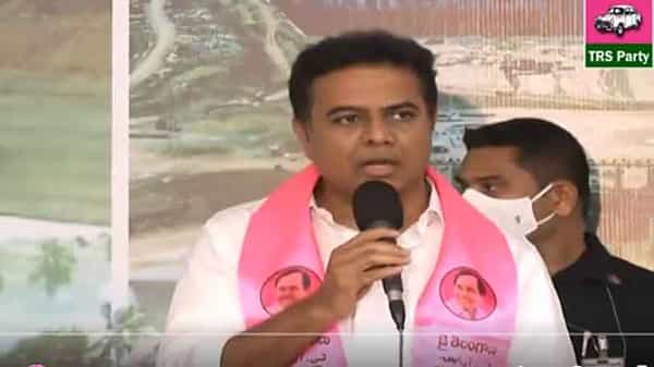 KTR: కేసీఆర్తో తలపడాలంటే డైలాగ్స్ కొడితే చాలదు.. నోటికొచ్చినట్లు మాట్లాడితే ఊరుకునేదీలేదుః కేటీఆర్