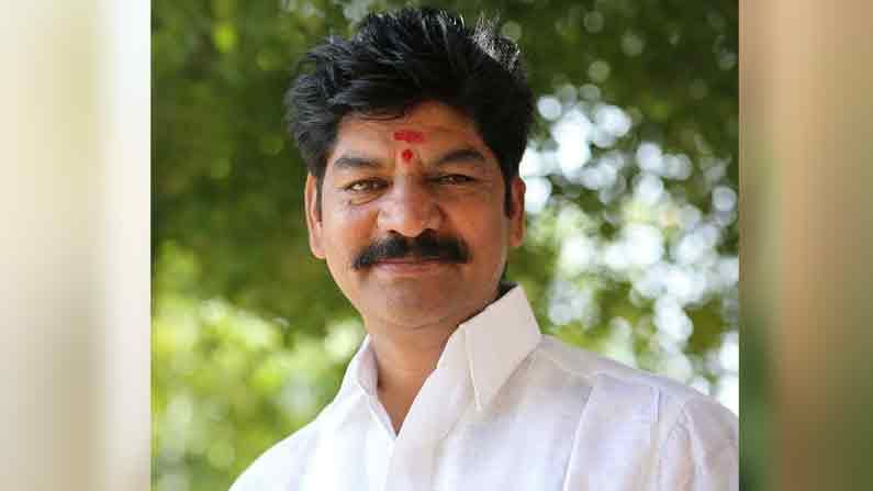 MLA Shankar Naik: అధికారుల తీరుపై ఎమ్మెల్యే ఆగ్రహం.. ఏకంగా పోడు భూముల వద్ద కాపాలాగా..