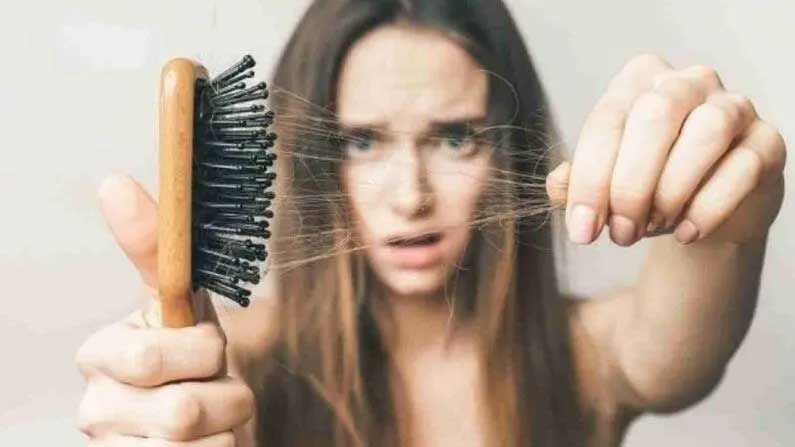 Monsoon Hair Care: వర్షాకాలంలో జుట్టు ఎక్కువగా రాలిపోతుందా ? ఈ లక్షణాలు ఉంటే డాక్టర్ వద్దకు వెళ్లాల్సిందే..