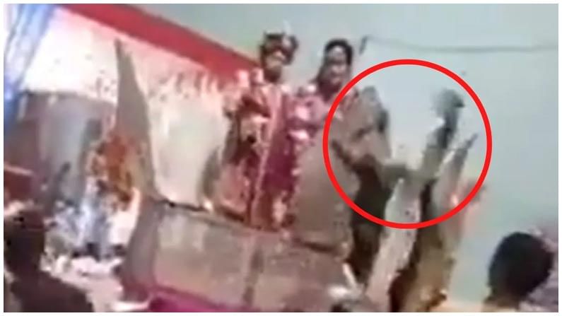 Viral Video: పెళ్లి కొడుకైన కుమారుడిని అందరి ముందు చెప్పుతో కొట్టిన తల్లి...!! ఎందుకలా.. ?? ఎక్కడ..??