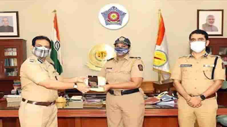 Mumbai Cop: మానవత్వం చాటుకున్న మహిళా కానిస్టేబుల్‌.. 50 మంది గిరిజన పేద విద్యార్థులను దత్తత తీసుకున్న రెహనా