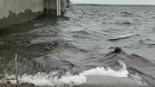 Krishna River: కృష్ణానదికి పెరుగుతోన్న వరద ఉధృతి.. కృష్ణాజిల్లా కలెక్టర్ హెచ్చరికలు, ఏ క్షణమైనా సాగర్ గేట్లు ఎత్తే అవకాశం