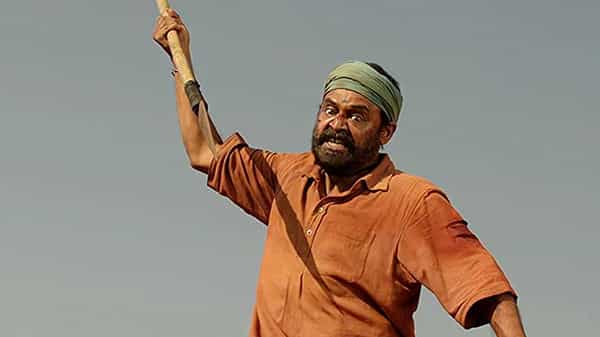 Narappa : ప్రత్యర్ధుల పైకి ఎగబడుతూ కత్తి దూస్తూన్న నారప్ప.. మేకింగ్ వీడియో