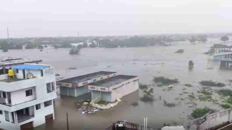 Telangana Rains : నిర్మల్ జిల్లా ఆటోనగర్ రెస్క్యూ ఆపరేషన్ సక్సెస్..! బైంసా యువత సాయంతో ప్రాణాలతో బయటపడ్డ 12 మంది పోలీసులు