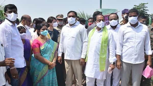Palle Pragathi: పల్లె ప్రకృతి వనాలు.. ప్రశాంతతకు నిలయాలు: మంత్రులు ఎర్రబెల్లి, అల్లోల