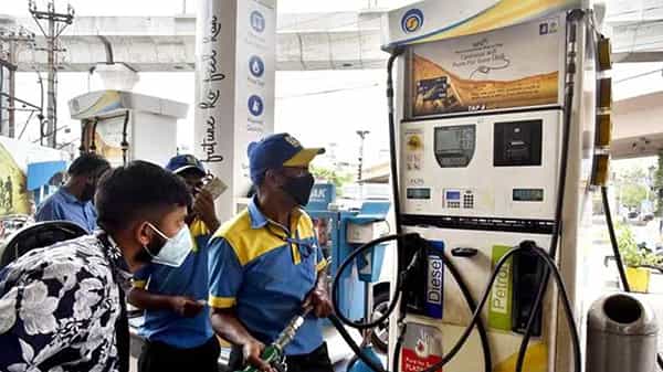 Fuel Price Today: స్థిరంగా కొనసాగుతోన్న పెట్రోల్, డీజిల్ ధరలు.. కొన్ని ప్రాంతాల్లో మాత్రం హెచ్చుతగ్గులు..