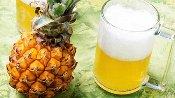లాక్డౌన్ ఎఫెక్ట్.. ఇంట్లోనే లిక్కర్ తయారుచేసుకుంటున్న మందుబాబులు.. భారీగా పెరిగిన పైనాపిల్ ధరలు