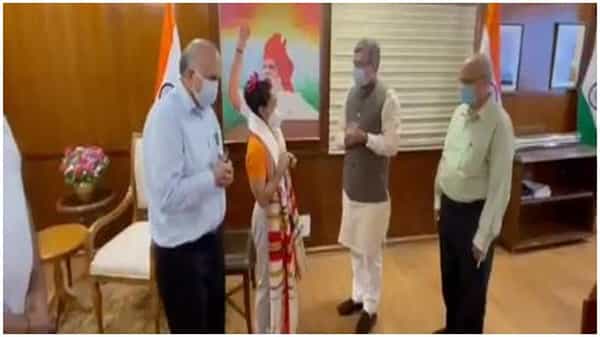 Tokyo Olympics 2020: ప్రమోషన్తోపాటు రూ. 2 కోట్లు.. మీరాబాయి చానుకి బంపర్ ఆఫర్ ఇచ్చిన భారతీయ రైల్వే
