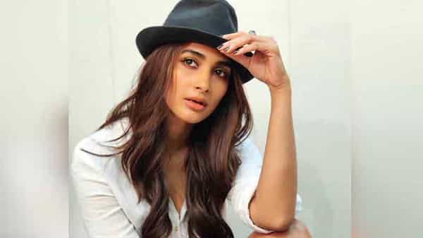 Pooja Hegde: రెమ్యునరేషన్ పెంచిన పూజా హెగ్డే.. అయినా తగ్గని ఆఫర్లు.. రెండు సినిమాలకు ఓకే..