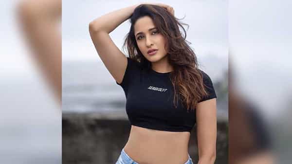 Pragya Jaiswal: లిప్ లాక్ గురించి ప్రశ్నించిన నెటిజన్.. అదిరిపోయే ఆన్సర్ ఇచ్చిన ప్రగ్యా జైస్వాల్
