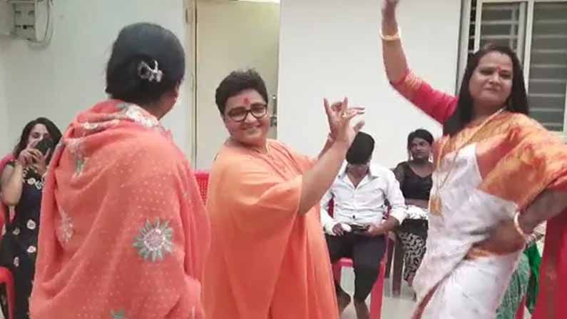 Pragya Singh Thakur: డ్యాన్స్‌ వేస్తూ హల్‌చల్ చేసిన ప్రగ్యా ఠాకూర్‌.. వాయింపు మొదలెట్టిన కాంగ్రెస్