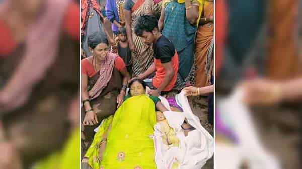 Pregnant Women: విశాఖ ఏజెన్సీలో విషాదం.. డోలీ కట్టినా నిలువని తల్లీబిడ్డల ప్రాణం.. కంటతడి పెట్టిస్తున్న ఘటన