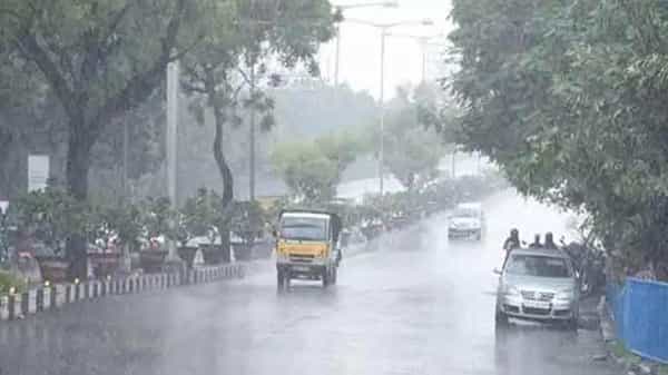 Rains In Hyderabad: భాగ్యనగరంలో భారీ వర్షం.. లోతట్టు ప్రాంతాలు జలమయం.. మరో 3 రోజులపాటు వాన కురిసే అవకాశం